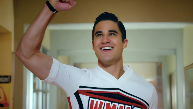 DARREN CRISS SURGE VESTIDO DE CHEERIO E PROMETE MUITO GLEE EM SHOW NO ROYAL ALBERT HALL