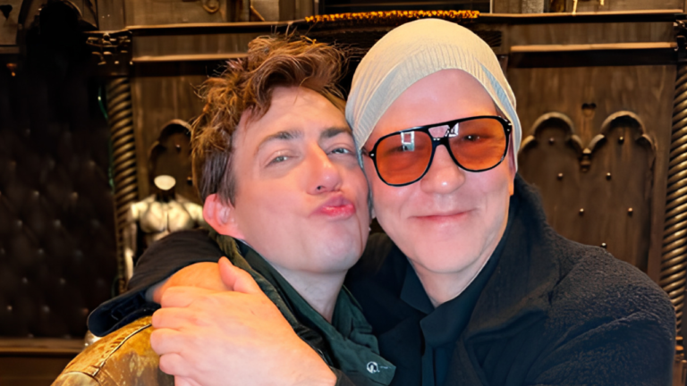 RYAN MURPHY VAI À BROADWAY VER KEVIN MCHALE E ELENCO DE GLEE AGITA OS COMENTÁRIOS: “LET’S DO THE TIME WARP AGAIN”